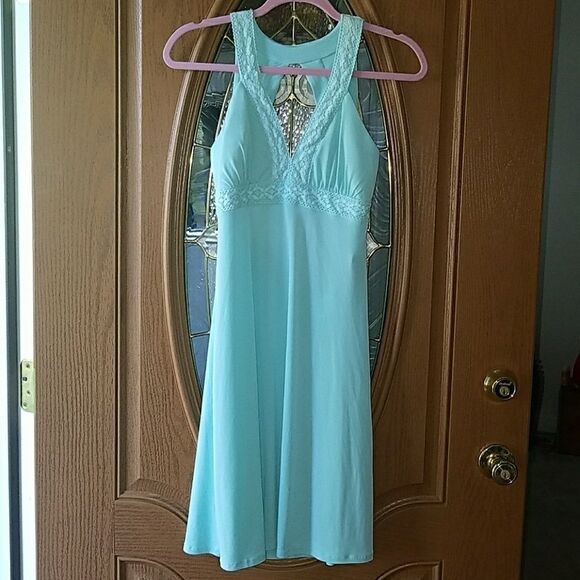 Charlotte Russe Dresses & Skirts - Charlotte Russe mint open back dress Sz M NWT